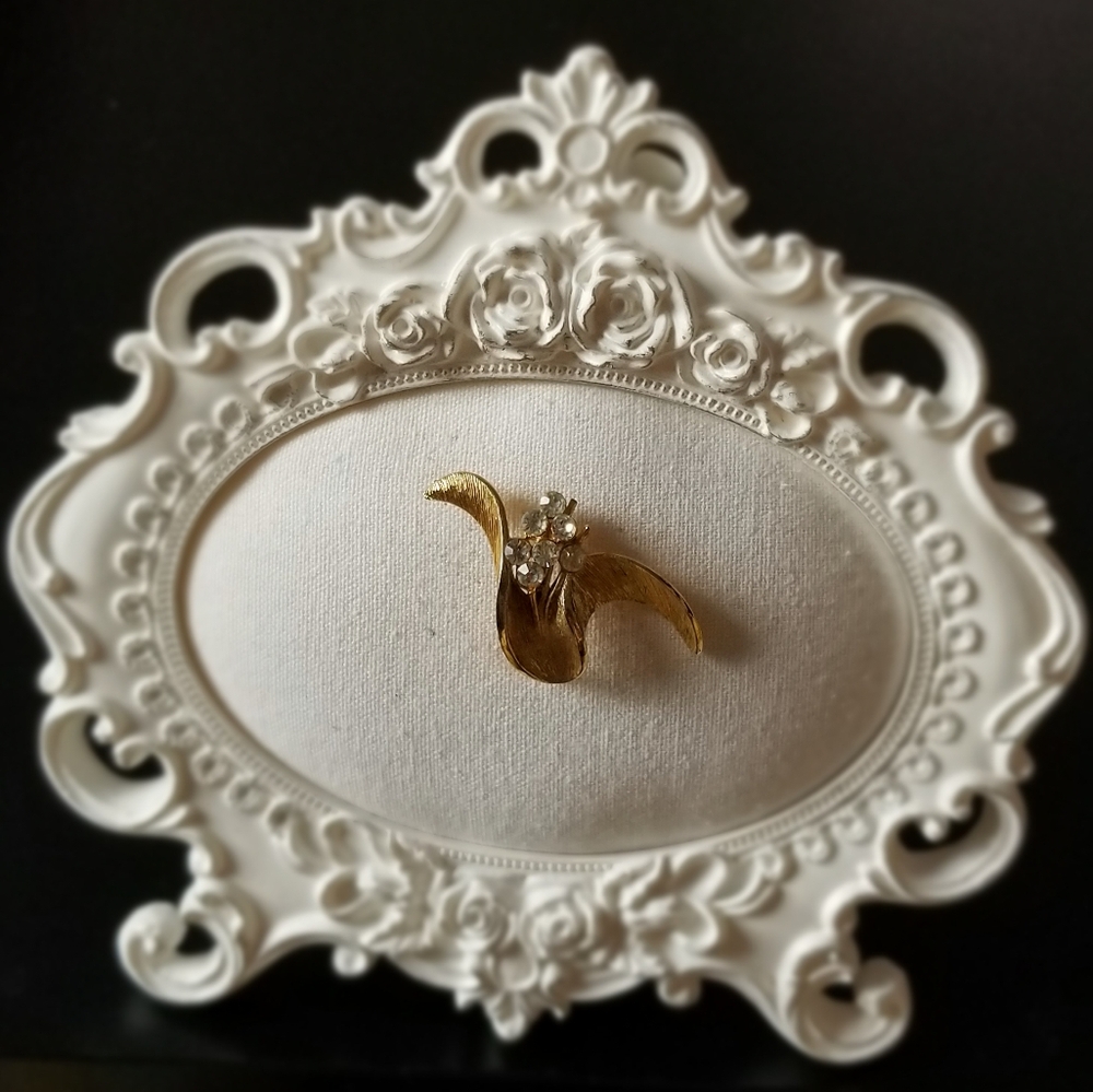 💲5️⃣ in 🛍️of2+  Gem Flower Brooch